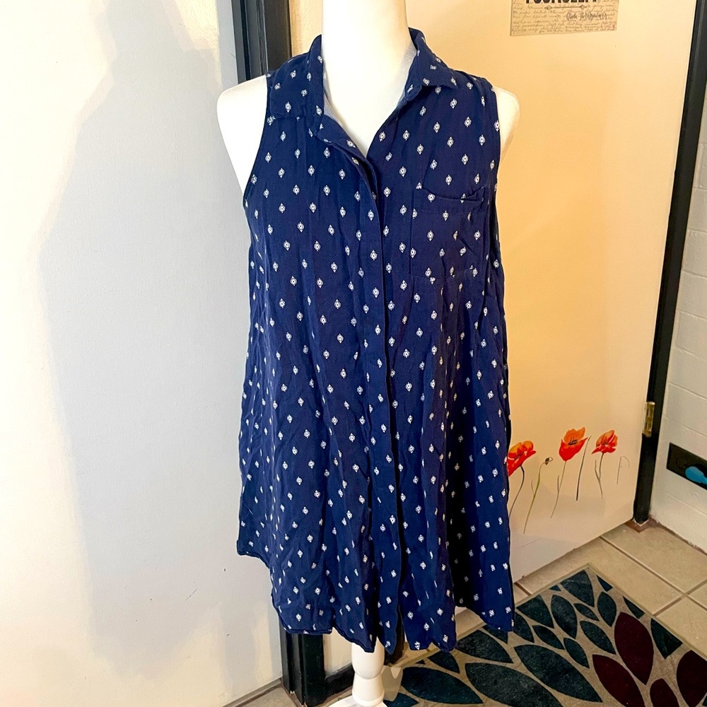 Navy blue button down sleeveless dress with white arrow designs 3 pockets